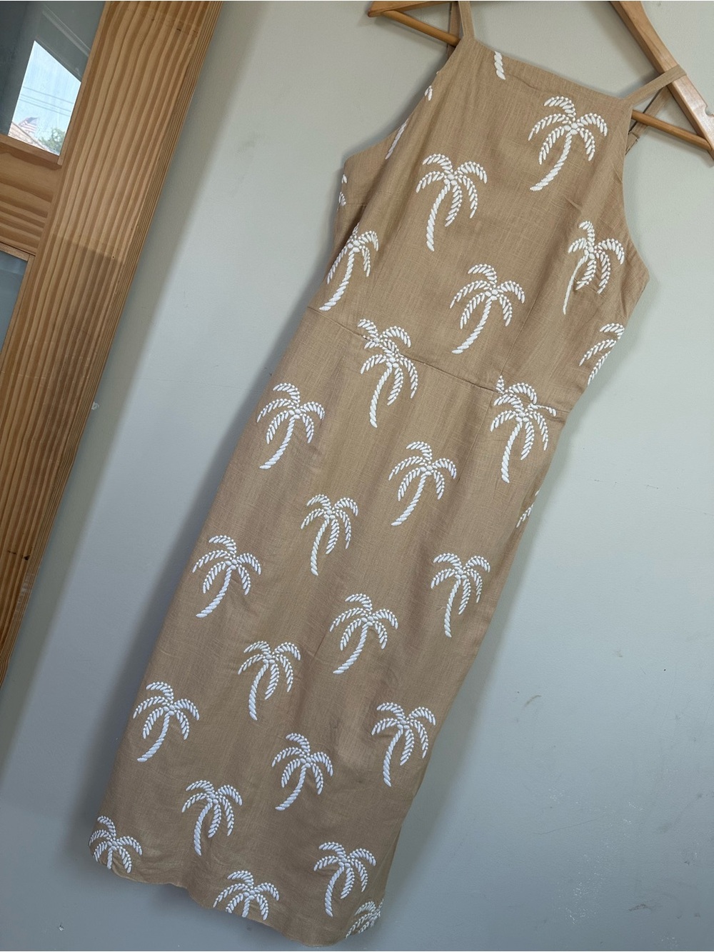 🆕 Ann Taylor Beige Palm Tree Embroidered Midi Dress - Picture 2 of 8